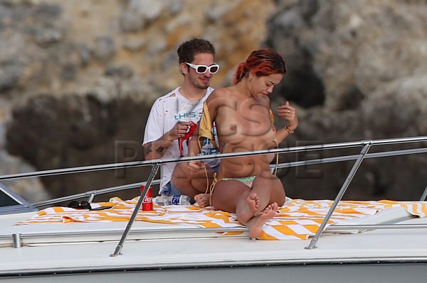 Rita-Ora-Topless-TheFappeningBlog.com-5.jpg