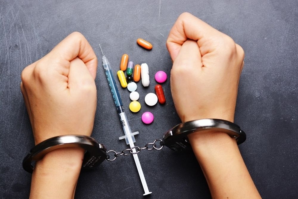 Handcuffs-pills-addiction.jpg