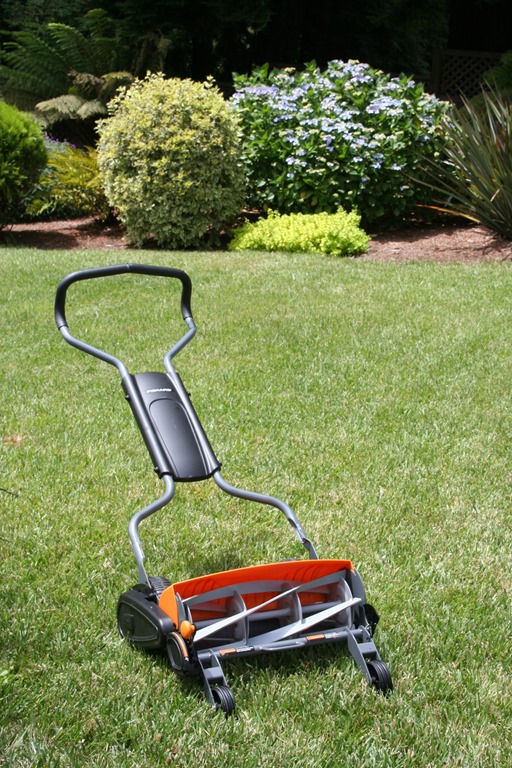 Fiskars-Stay-Sharp-Push-Mower.jpg