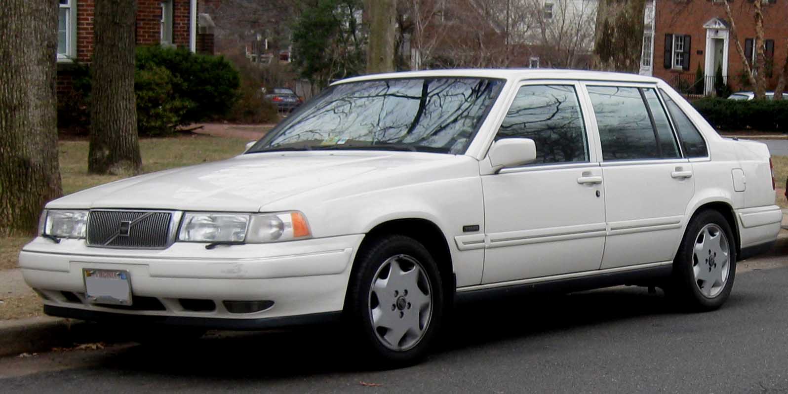 Volvo_S90_sedan.jpg
