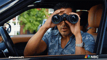 spying-thomas-magnum.gif