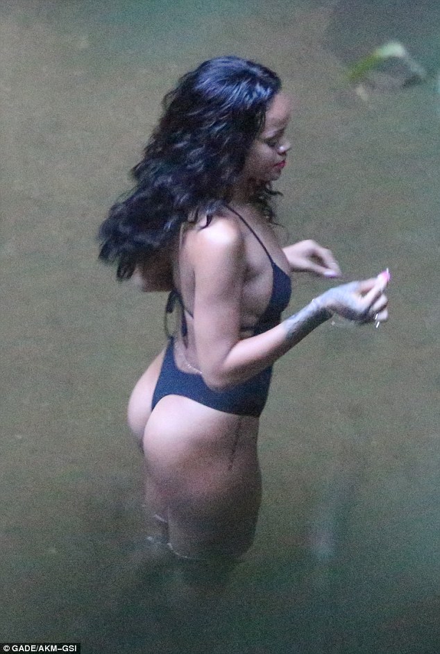 rihanna1.jpg