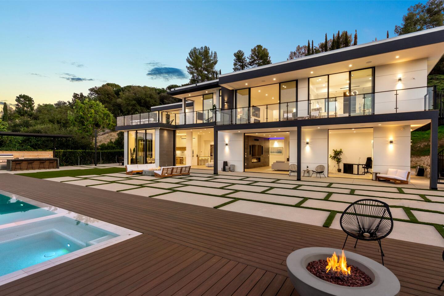 crazyluxuryhomes.com