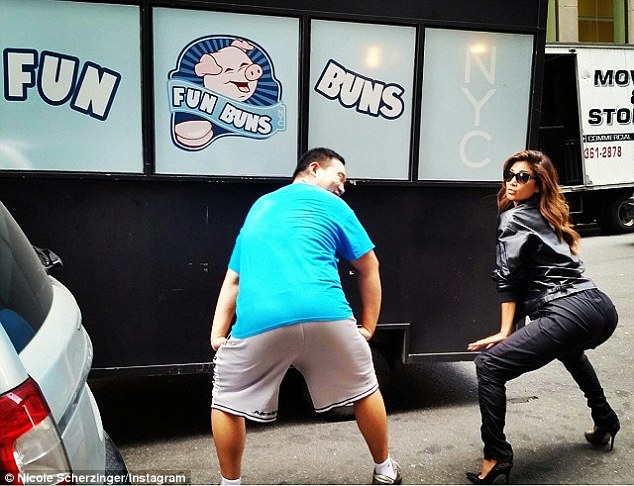 1412333426440_wps_92_Nicole_Scherzinger_INSTAG.jpg