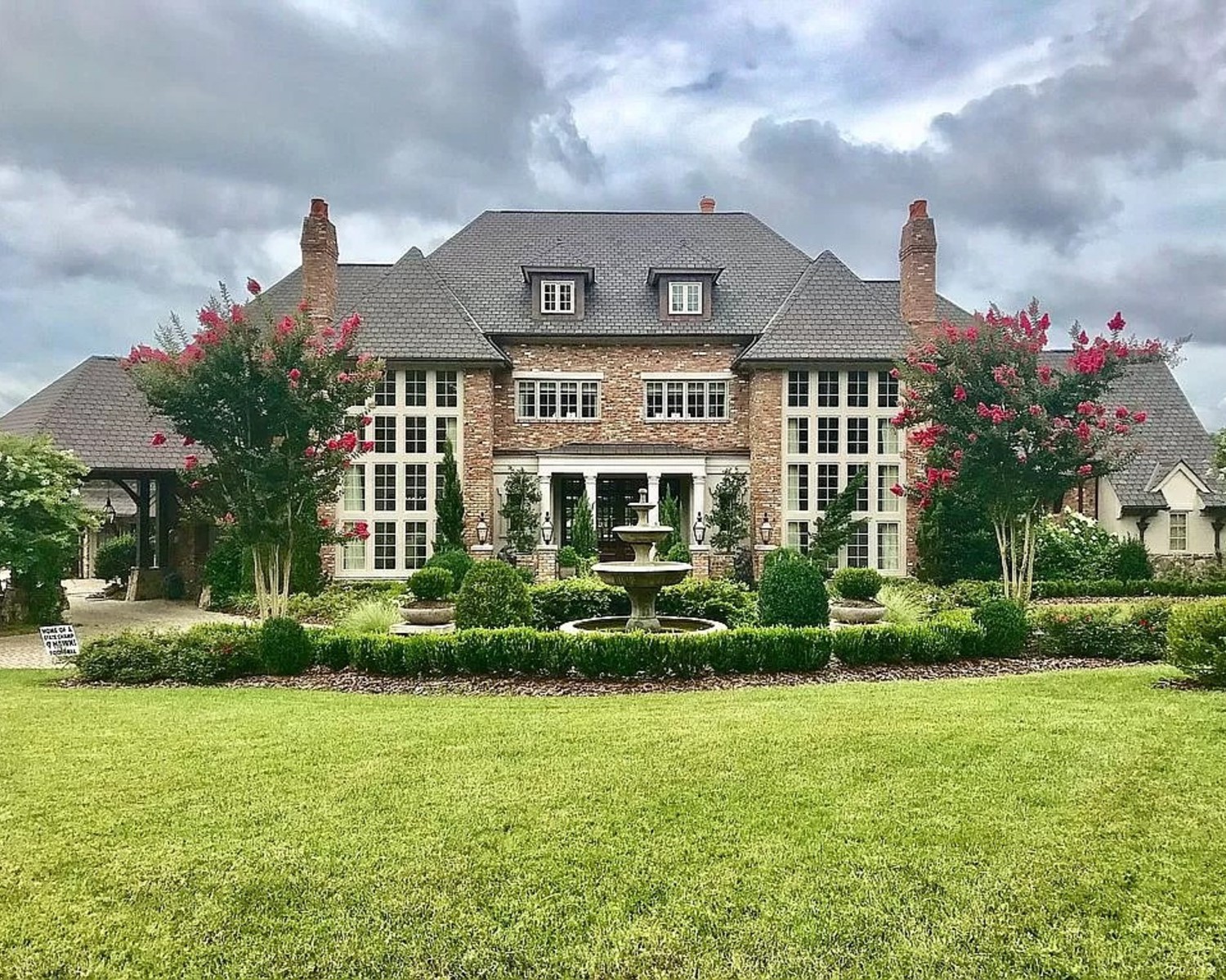 crazyluxuryhomes.com