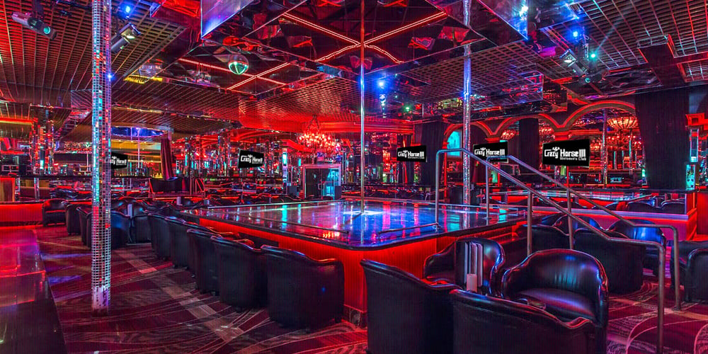 CrazyHorse3_nightlife.jpg