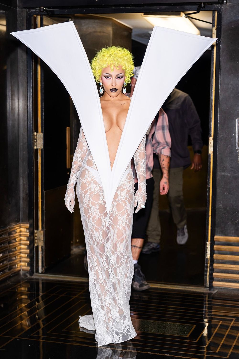 DojaCatArriveSNL7.jpg