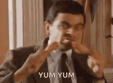 eating-out-yumyum.gif