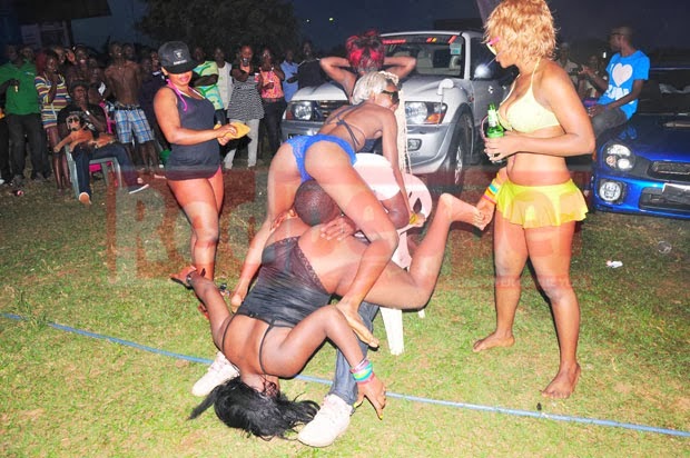 bikini-car-wash2.jpg