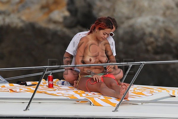Rita-Ora-Topless-TheFappeningBlog.com-4.jpg