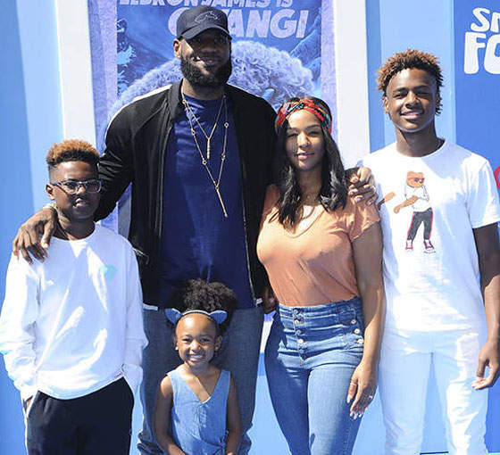 lebronjamesfamily.jpg