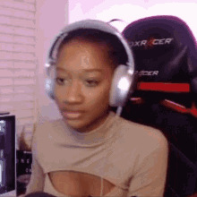 head-bobbing-destini-gaming.gif