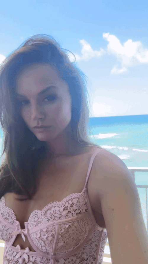 615884842_tori-black-04.gif