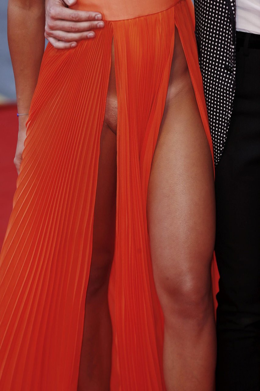 Giulia-Salemi-Upskirt-7.jpg