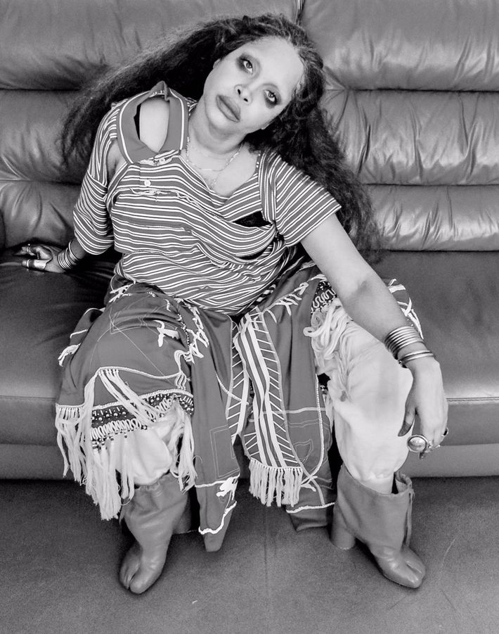 19-erykah-babu-1.nocrop.w710.h2147483647.jpg