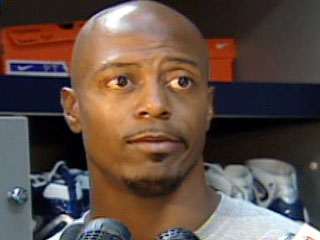 hu_071016nfl_patrickcrayton1v.jpg