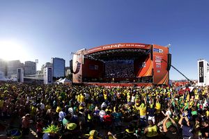 soc_a_brazil_fans_beach_b1_300.jpg