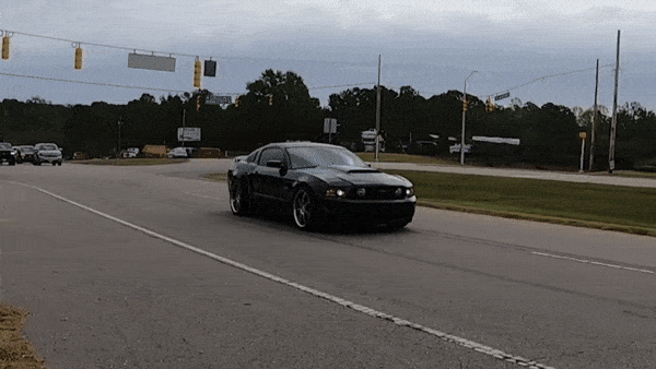 Ford-Mustang-crash-2.gif