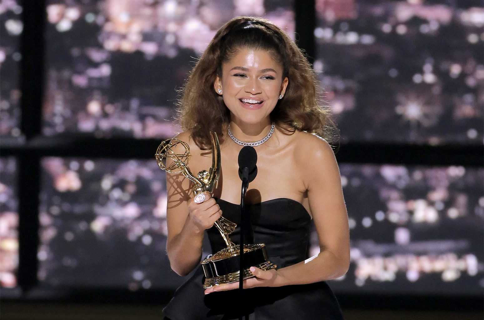 zendaya-emmys-2022-billboard-1548.png