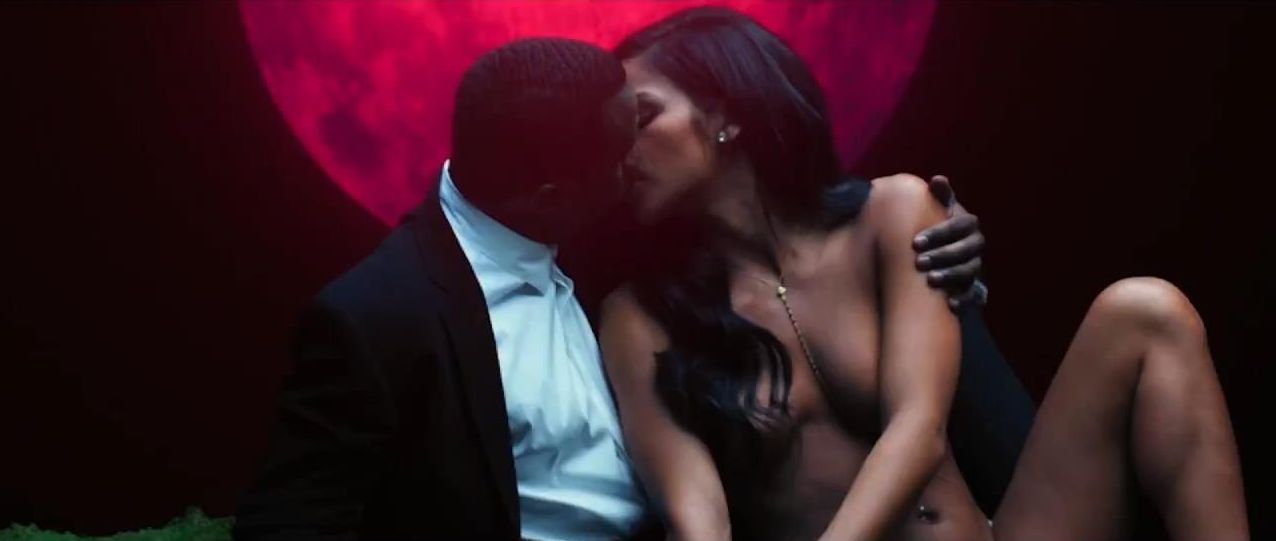 Cassie-Ventura-Topless-7.jpg