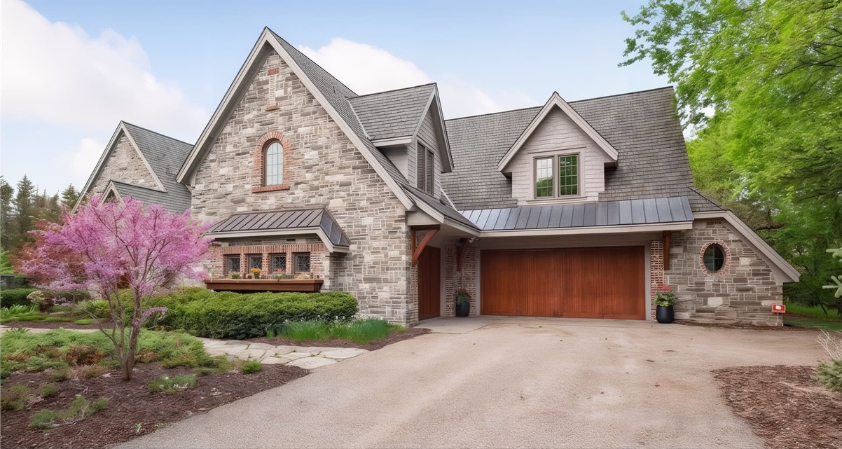 crazyluxuryhomes.com