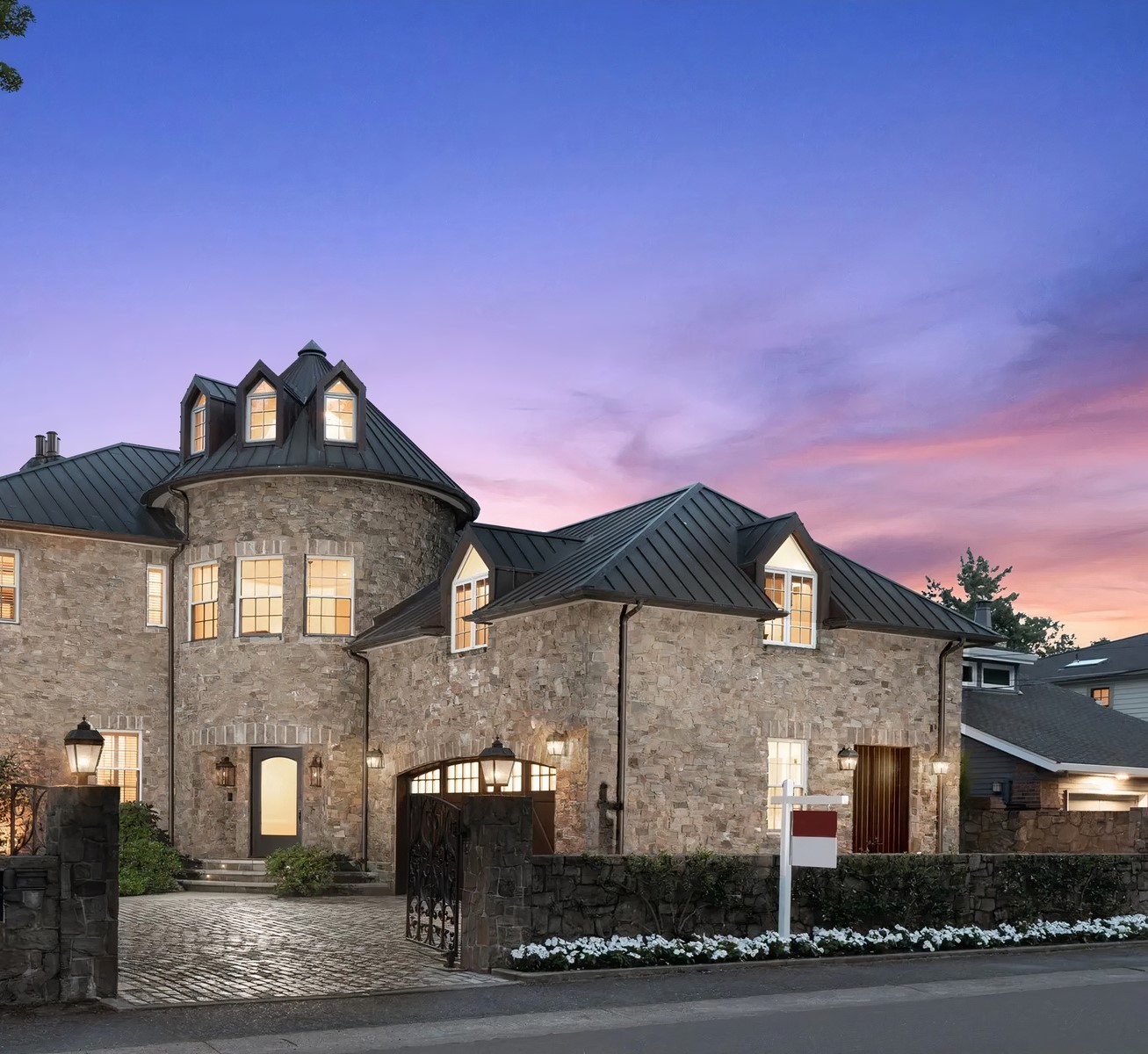 crazyluxuryhomes.com