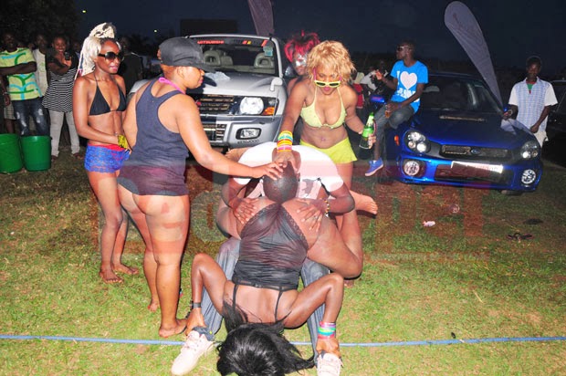 bikini-car-wash1.jpg
