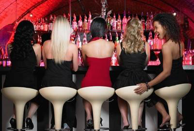 meeting-women-at-bar.jpg