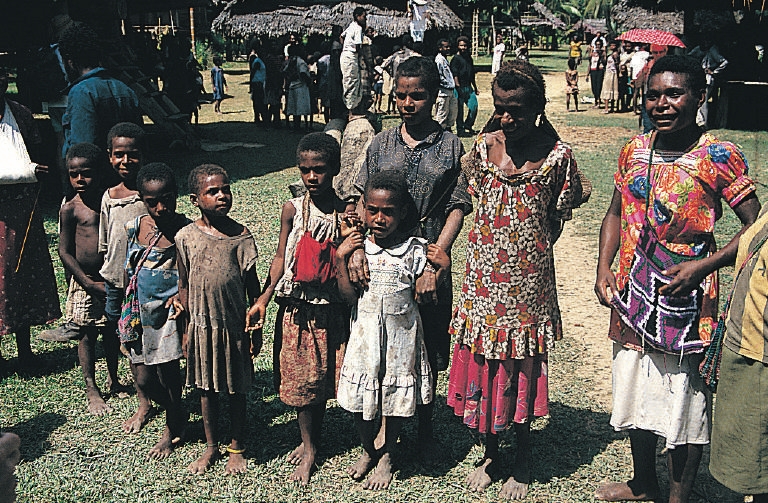 Village_people_in_Papua_New_Guinea.jpg
