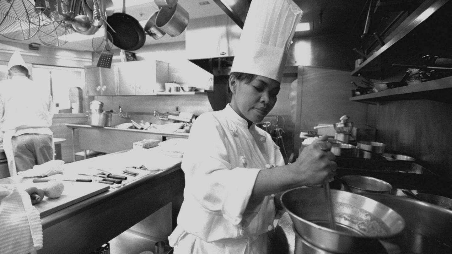 1488796387332-woman-kitchen-chef.jpeg