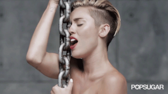 71df3ff69ef2d089_Miley6.gif