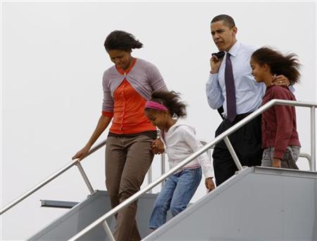 obama-family-8-8-08.jpg