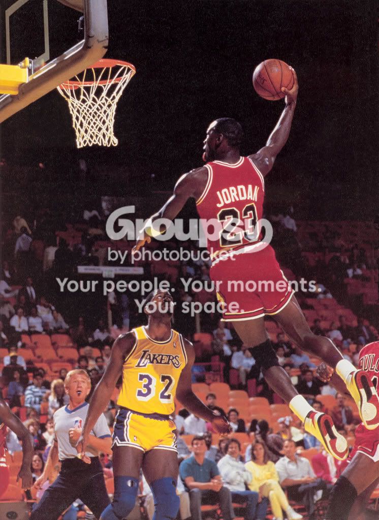 8586LakersMagicTomahawk.jpg