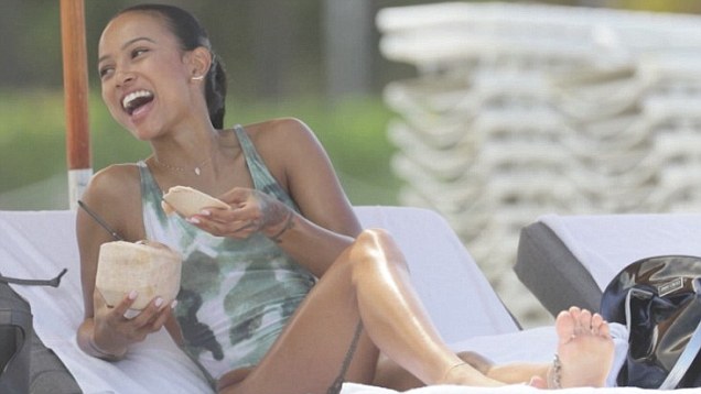 video-undefined-29A6A1C900000578-211_636x358.jpg