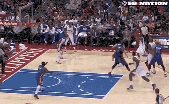brandon-knight-deandre-jordan.gif