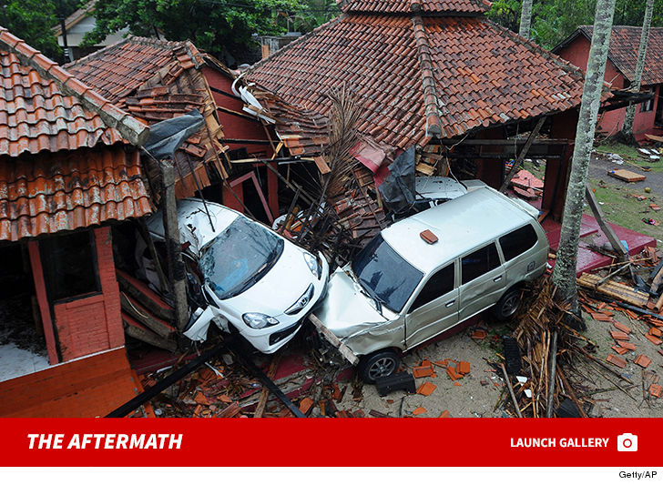 1223-indonesia-aftermath-photos-getty-ap-4.jpg