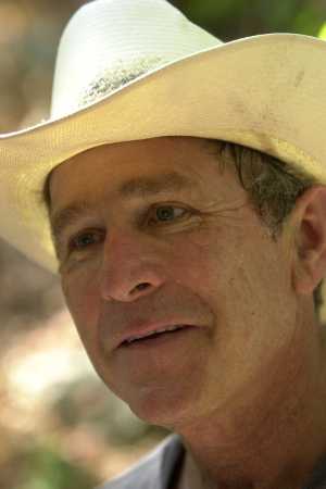 george.w.bush-cowboy-look.jpg