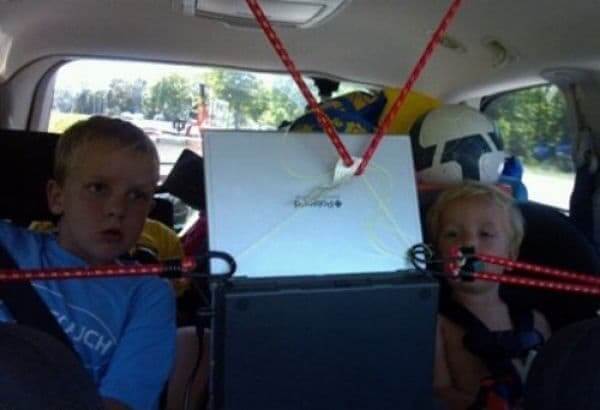 kids-looking-at-screen-.jpg