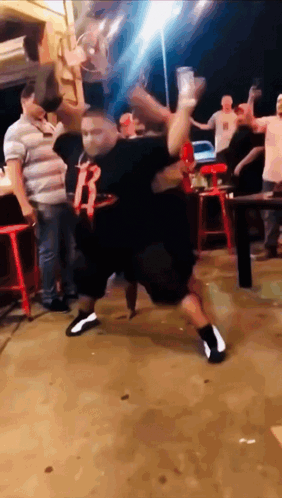 fat-guy-battle-dancing-stmii4tfulymll75.gif