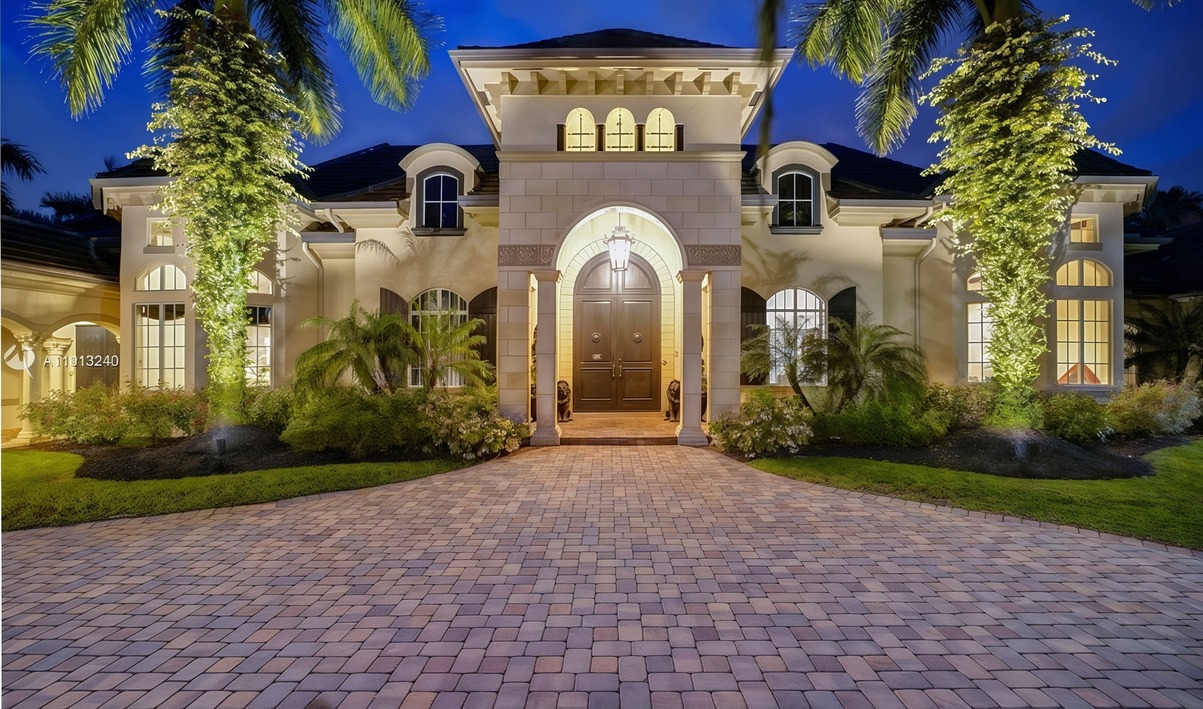 crazyluxuryhomes.com
