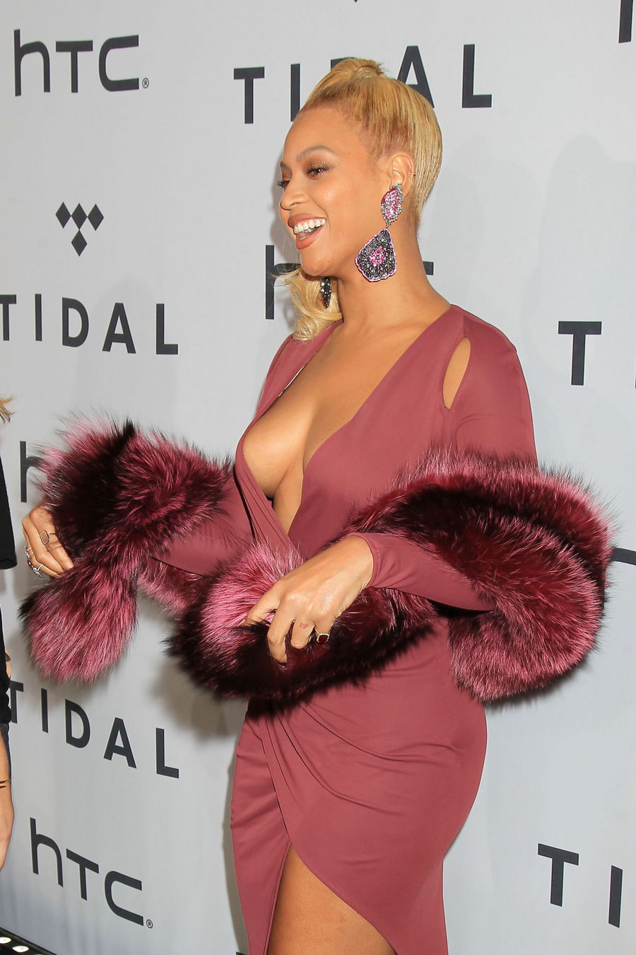 BeyonceTIDALX1020Amplified2.JPG