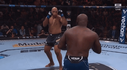 derrick-lewis-knee-derrick-lewis-flying-knee.gif