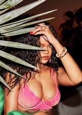 RihannaJuly2020SavageXFenty3_small.jpg