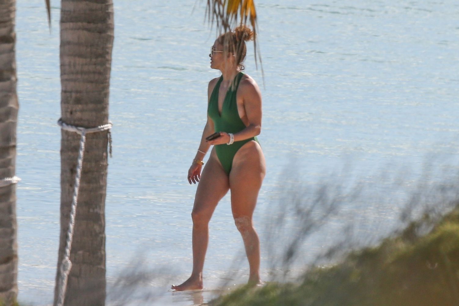 JenniferLopezGreenSwim4.jpg