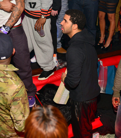drake-strip-club-money-photos-020-480w.jpg