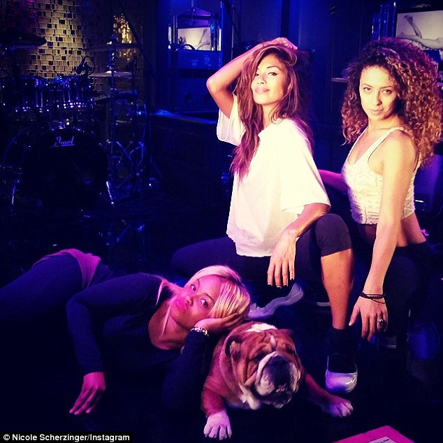 1411370928987_wps_19_Nicole_Scherzinger.jpg