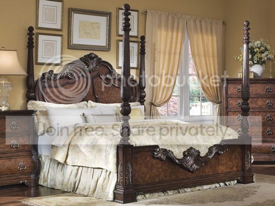 Queenposterbed.jpg