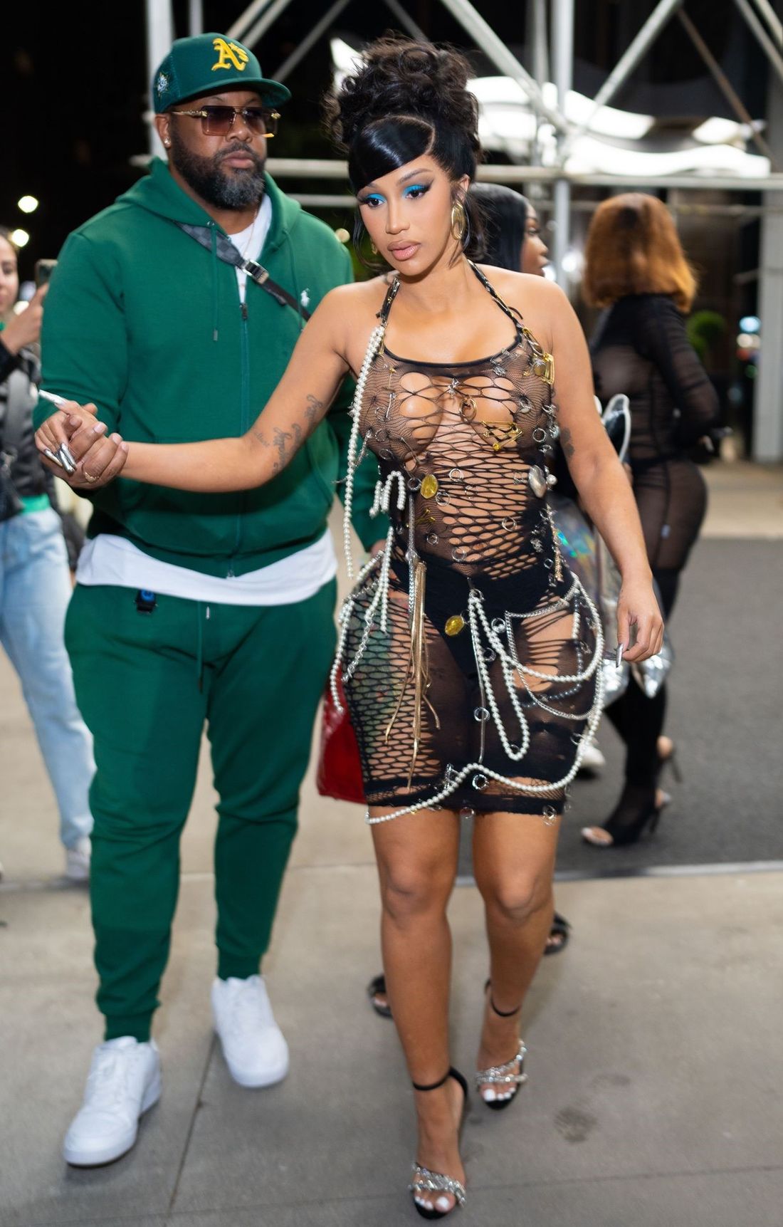 CardiBNYCBootyOutfit5.jpg