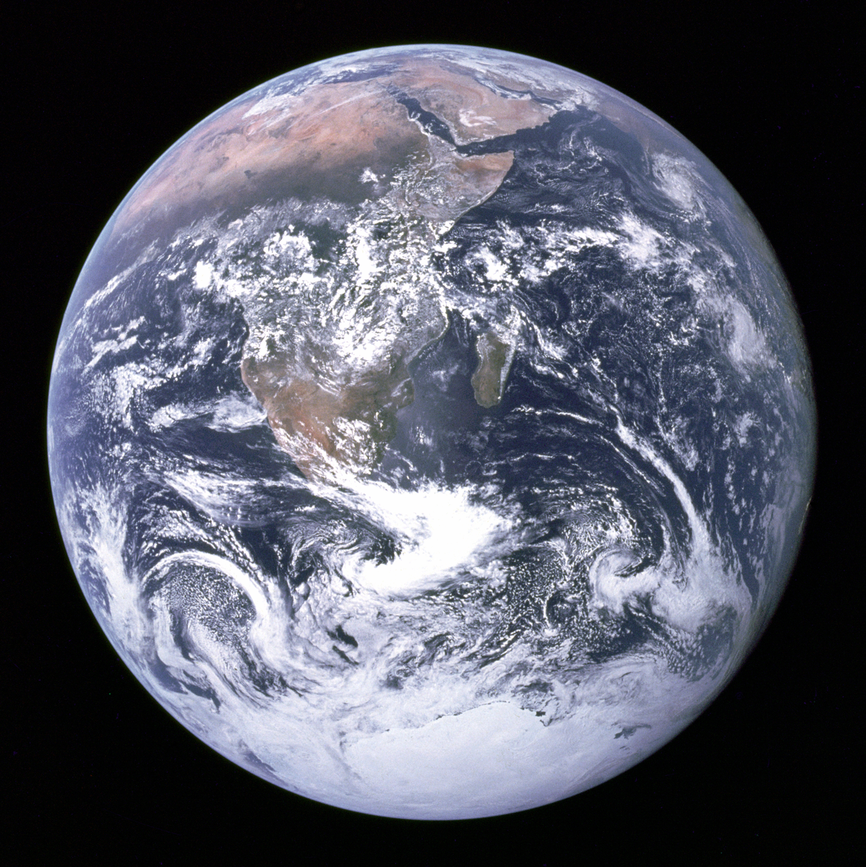 The_Earth_seen_from_Apollo_17.jpg