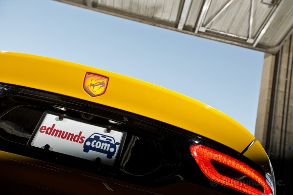 2013_srt_viper_tlight_fe_1211121_600.jpg